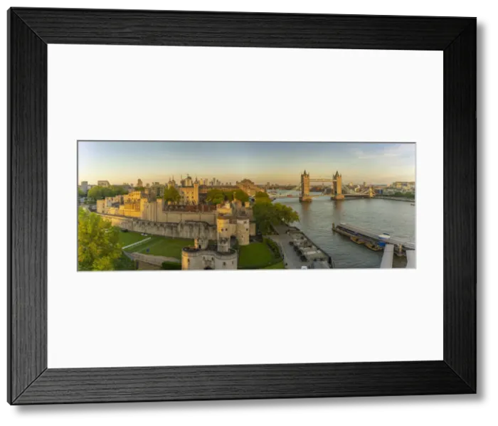 Framed Print : View of the Tower of London, UNESCO World Heritage Site Framed Print : View of the Tower of London, UNESCO World Heritage Site