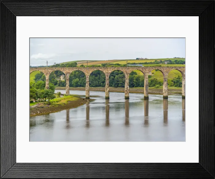 Framed Print : View of Old Border Bridge over the River Tweed, Berwick-upon-Tweed, Northumberland Framed Print : View of Old Border Bridge over the River Tweed, Berwick-upon-Tweed, Northumberland