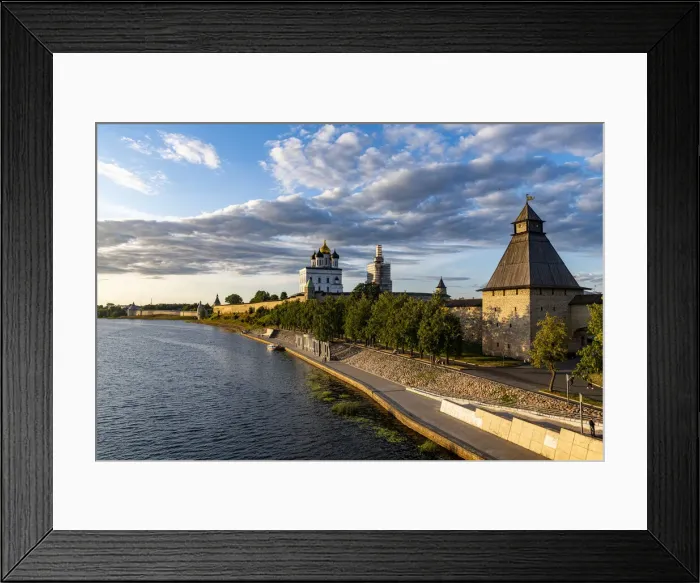 Framed Print : The Kremlin and the Trinity Cathedral in Pskov, UNESCO World Heritage Site, Pskov, Russia Framed Print : The Kremlin and the Trinity Cathedral in Pskov, UNESCO World Heritage Site, Pskov, Russia