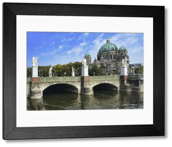 Framed Print : Berlin Cathedral and Schloss bridge, UNESCO World Heritage Site, Museum Island