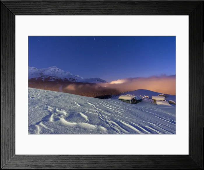 Framed Print : Mountain huts covered with snow under the starry winter sky, Andossi, Madesimo Framed Print : Mountain huts covered with snow under the starry winter sky, Andossi, Madesimo