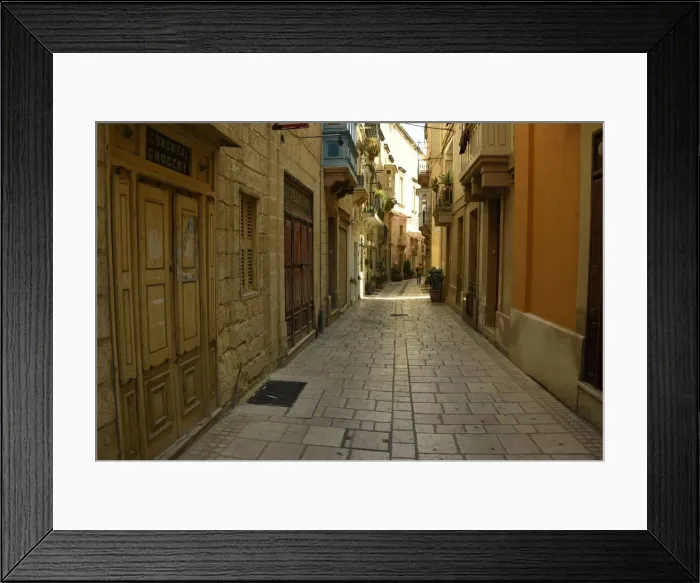 Framed Print : Narrow street in La Valetta, Malta, Mediterranean, Europe Framed Print : Narrow street in La Valetta, Malta, Mediterranean, Europe