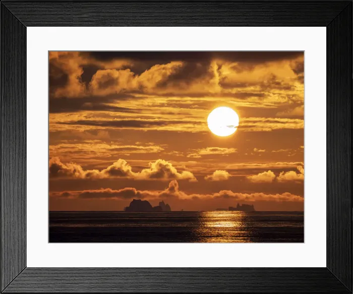 Framed Print : Sunset on a large iceberg at sea towards Peter I Island, Bellingshausen Sea, Antarctica, Polar Regions Framed Print : Sunset on a large iceberg at sea towards Peter I Island, Bellingshausen Sea, Antarctica, Polar Regions