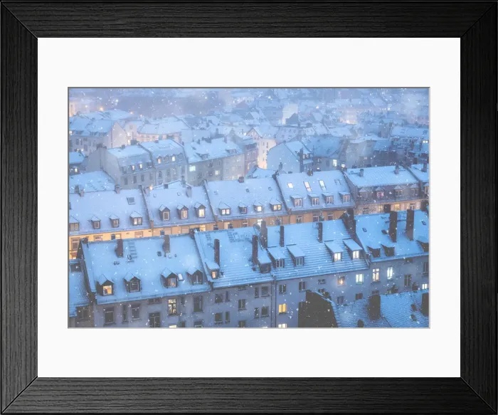 Framed Print : Snow falling over the traditional houses of the old town at dusk, Frankfurt am Main, Hesse, Germany Europe Framed Print : Snow falling over the traditional houses of the old town at dusk, Frankfurt am Main, Hesse, Germany Europe