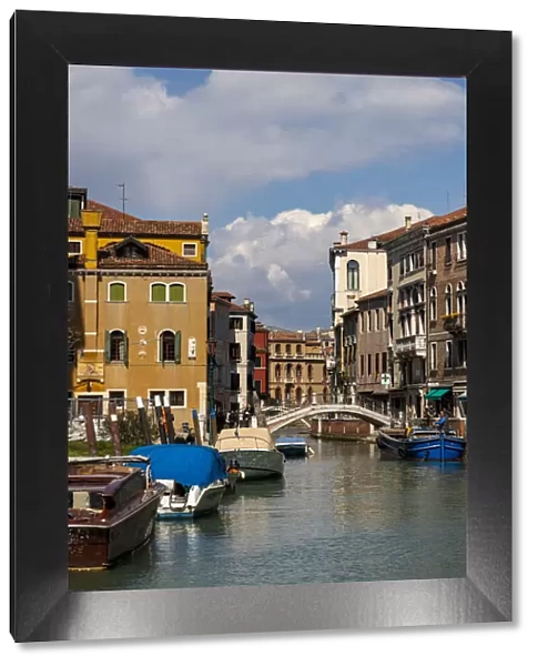 View of Rio San Trovaso with typical Venetian houses, Venice, UNESCO World Heritage Site, Veneto, Italy, Europe