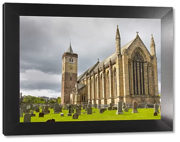 Dunblane Cathedral and graveyard, Stirling, Scotland, United Kingdom, Europe