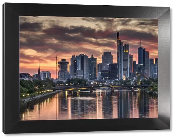 Sunset over the River Main and Frankfurt city skyline, Frankfurt, Hesse, Germany, Europe