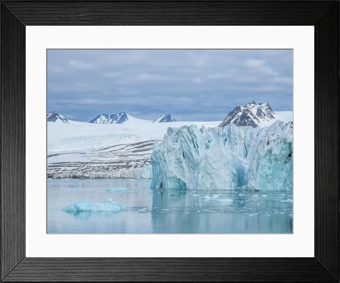 Framed Print : A view of the Lilliehookbreen (Lilliehook Glacier) on the North West side of Spitsbergen, Svalbard, Norway, Europe Framed Print : A view of the Lilliehookbreen (Lilliehook Glacier) on the North West side of Spitsbergen, Svalbard, Norway, Europe