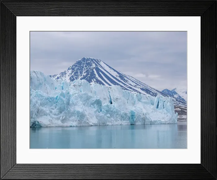Framed Print : A view of the Lilliehookbreen (Lilliehook Glacier) on the North West side of Spitsbergen, Svalbard, Norway, Europe Framed Print : A view of the Lilliehookbreen (Lilliehook Glacier) on the North West side of Spitsbergen, Svalbard, Norway, Europe