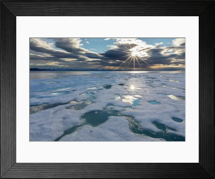 Framed Print : Sunburst over fast ice in Lancaster Sound, between Devon Island and Baffin Island, Nunavut, Canada, North America Framed Print : Sunburst over fast ice in Lancaster Sound, between Devon Island and Baffin Island, Nunavut, Canada, North America
