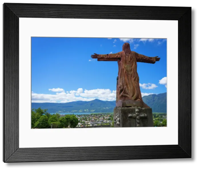 Framed Print : Wooden statue of Christ, Mirador El Cristo, Pucon, Chile, South America Framed Print : Wooden statue of Christ, Mirador El Cristo, Pucon, Chile, South America