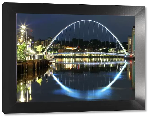 Gateshead Millennium Bridge at night, Newcastle-upon-Tyne, Tyne and Wear, England, United Kingdom, Europe