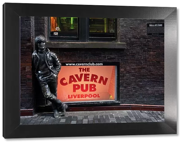John Lennon Statue outside the Cavern Pub, Matthew Street, Liverpool, Merseyside, England, United Kingdom, Europe