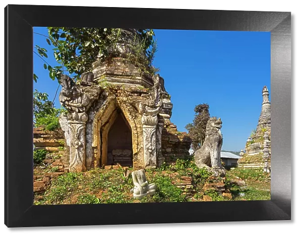 Temple ruins at Little Bagan, Hsipaw, Shan State, Myanmar (Burma), Asia