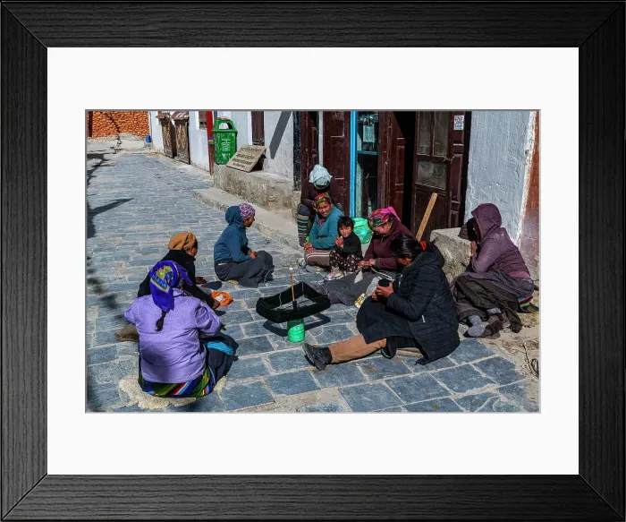 Framed Print : Local women practising traditional weaving in Lo-Manthang village, Kingdom of Mustang, Himalayas, Nepal, Asia Framed Print : Local women practising traditional weaving in Lo-Manthang village, Kingdom of Mustang, Himalayas, Nepal, Asia