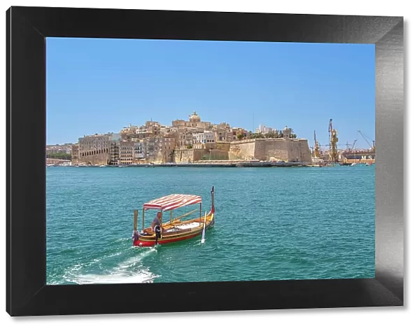 Water Taxi crossing the Grand Harbour, Valletta, Malta, Mediterranean, Europe