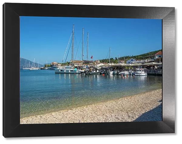 View of beach in Fiscardo harbour, Fiscardo, Kefalonia, Ionian Islands, Greek Islands, Greece, Europe
