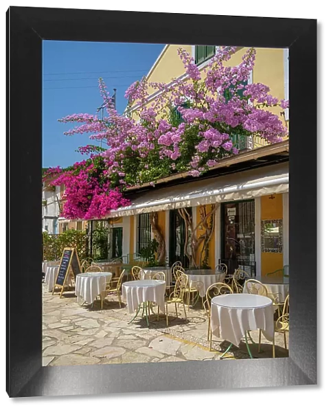 View of restaurant in Fiskardo harbour, Fiskardo, Kefalonia, Ionian Islands, Greek Islands, Greece, Europe