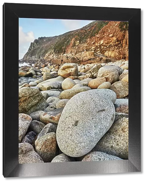 Granite boulders strewn across the shore at Porth Nanven, at the end of Cot Valley, near St. Just, Atlantic coast of the far west of Cornwall, England, United Kingdom, Europe