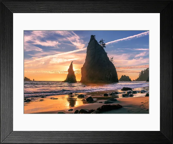 Framed Print : Golden sunset on Rialto Beach with sun behind the iconic rock formations, Washington State, United States of America, North America Framed Print : Golden sunset on Rialto Beach with sun behind the iconic rock formations, Washington State, United States of America, North America