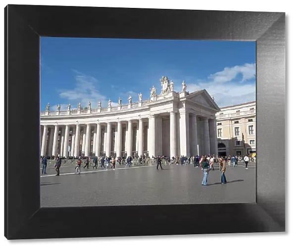 Bernini's Colonnade, St. Peter's Square, Vatican City, UNESCO World Heritage Site, Rome, Lazio, Italy, Europe