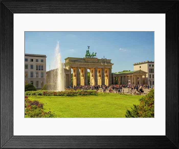 Framed Print : View of Brandenburg Gate and visitors in Pariser Platz on sunny day, Mitte, Berlin, Germany, Europe Framed Print : View of Brandenburg Gate and visitors in Pariser Platz on sunny day, Mitte, Berlin, Germany, Europe