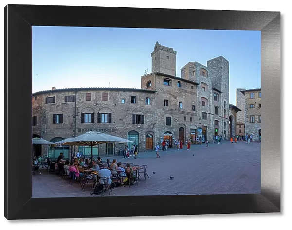 View of historic centre and towers in Piazza della Cisterna, San Gimignano, UNESCO World Heritage Site, Province of Siena, Tuscany, Italy, Europe