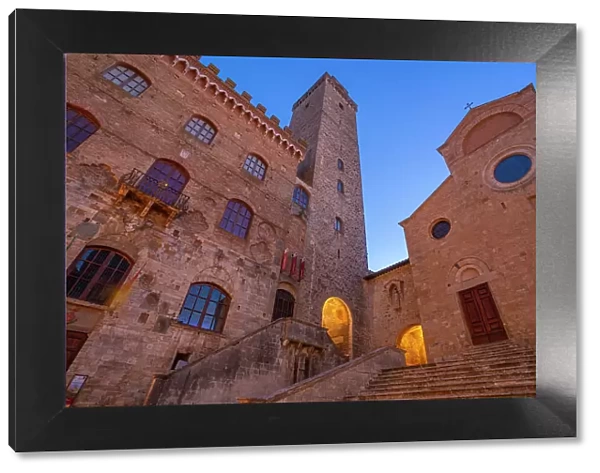 View of Duomo di San Gimignano in Piazza del Duomo at dusk, San Gimignano, UNESCO World Heritage Site, Province of Siena, Tuscany, Italy, Europe