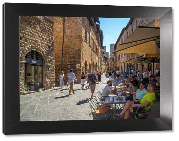 View of cafe and bar in narrow street in San Gimignano, San Gimignano, Province of Siena, Tuscany, Italy, Europe