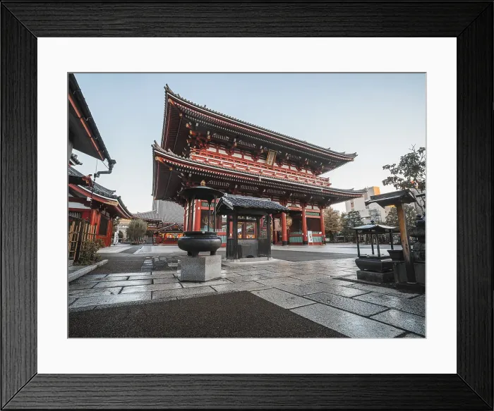 Framed Print : Sunrise at Hozomon Gate in the Senso-Ji Buddhist temple complex (Asakusa Kannon), Tokyo, Japan, Asia Framed Print : Sunrise at Hozomon Gate in the Senso-Ji Buddhist temple complex (Asakusa Kannon), Tokyo, Japan, Asia