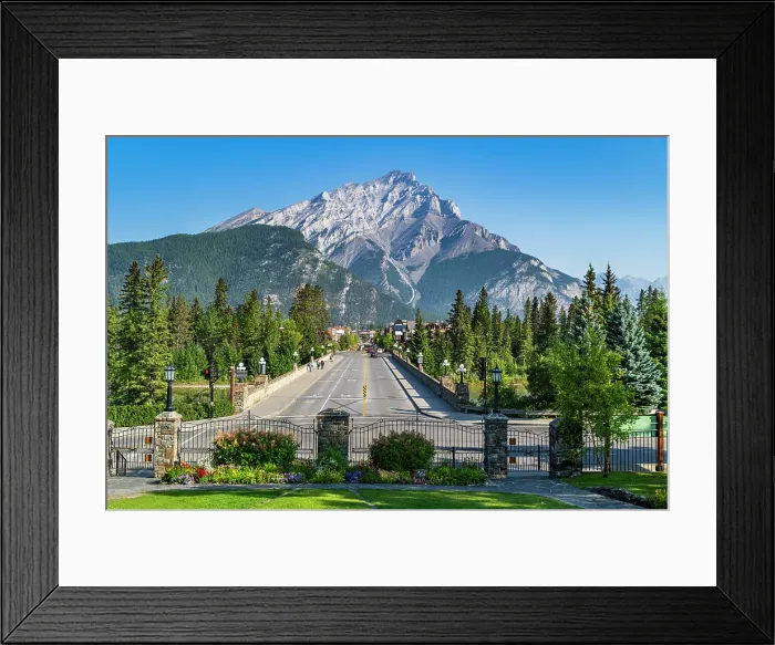 Framed Print : The town of Banff with Cascade Mountain in the background, Alberta, Rocky Mountains, Canada, North America Framed Print : The town of Banff with Cascade Mountain in the background, Alberta, Rocky Mountains, Canada, North America