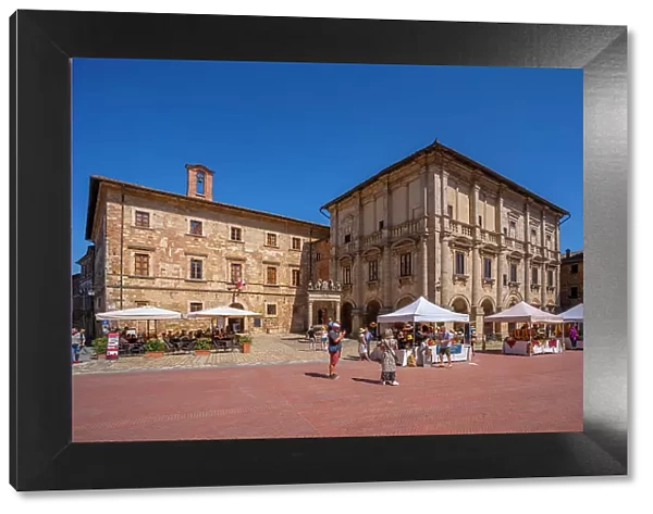 View of market stalls in Piazza Grande in Montepulciano, Montepulciano, Province of Siena, Tuscany, Italy, Europe
