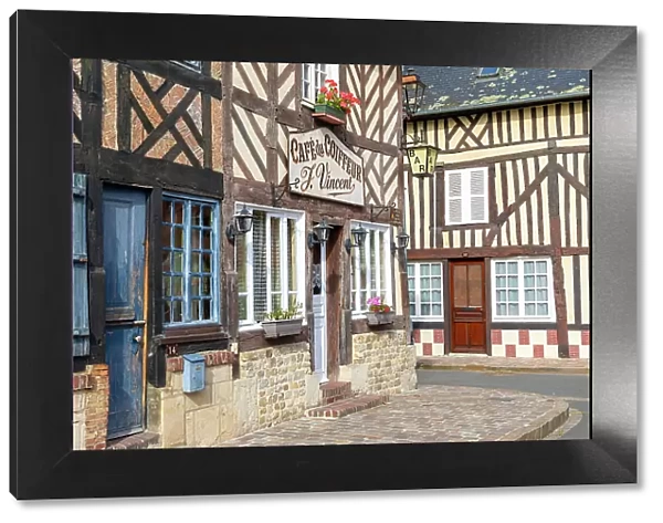 Timbered buildings in the Normandy village of Beuvron-en-Auge, Beuvron-en-Auge, Normandy, France, Europe