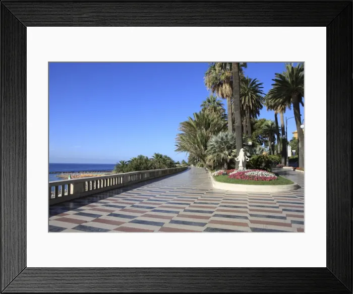 Framed Print : LOM2748. Promenade, Sanremo, Liguria, Italy, Europe Framed Print : LOM2748. Promenade, Sanremo, Liguria, Italy, Europe