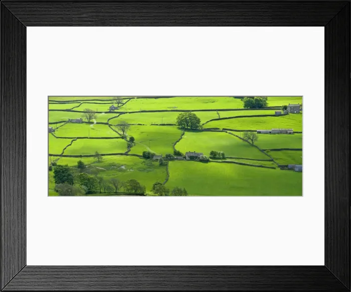 Framed Print : View across the Yorkshire Dales near Reeth in Swaledale, Yorkshire, England Framed Print : View across the Yorkshire Dales near Reeth in Swaledale, Yorkshire, England