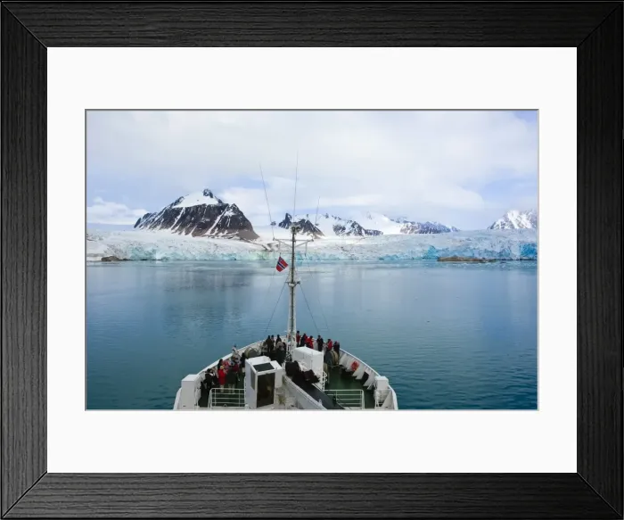 Framed Print : Passengers view glacier in Store Jonsfjord, Svalbard Archipelago, Norway