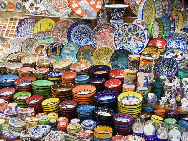Traditional Turkish decorative pottery for sale, Grand Bazaar (Great Bazaar)