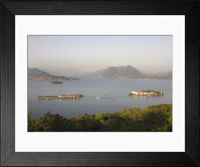 Framed Print : Isola Bella and Isola dei Pescatori. Borromeo Islands, Stresa, Lake Maggiore Framed Print : Isola Bella and Isola dei Pescatori. Borromeo Islands, Stresa, Lake Maggiore