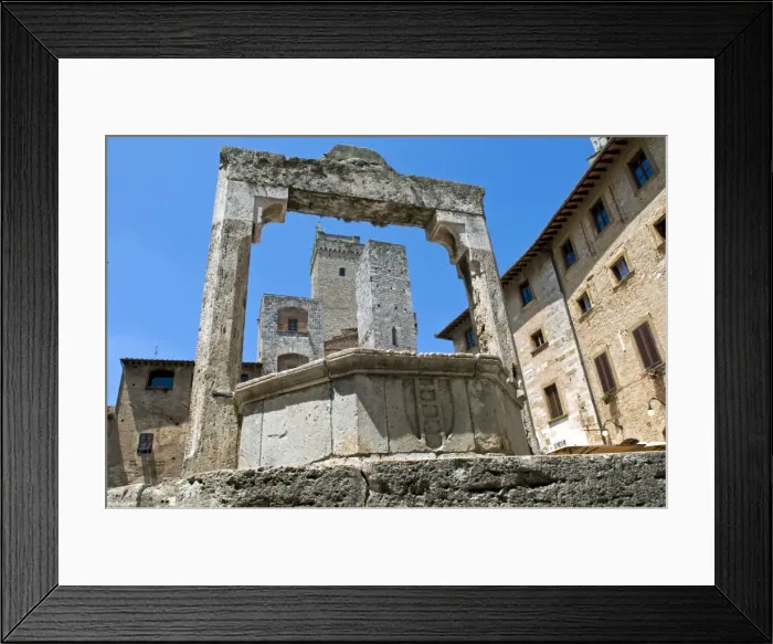 Framed Print : Towers and Cisterna (Well), Piazza della Cisterna, San Gimignano, UNESCO World Heritage Site