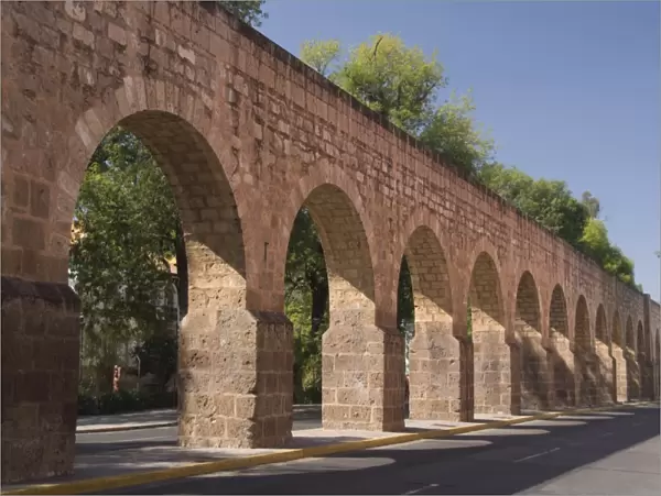 The Aqueduct, built between 1785 and 1788, parallell to Avenue Acueducto