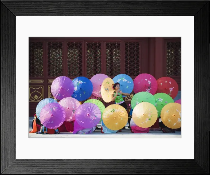 Framed Print : Girls dancing with colourful parasols at the Ethnic Minorities Park, Beijing, China, Asia Framed Print : Girls dancing with colourful parasols at the Ethnic Minorities Park, Beijing, China, Asia