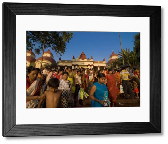 Framed Print : Crowds of people in front of Kali Temple, Kolkata, West Bengal, India, Asia Framed Print : Crowds of people in front of Kali Temple, Kolkata, West Bengal, India, Asia