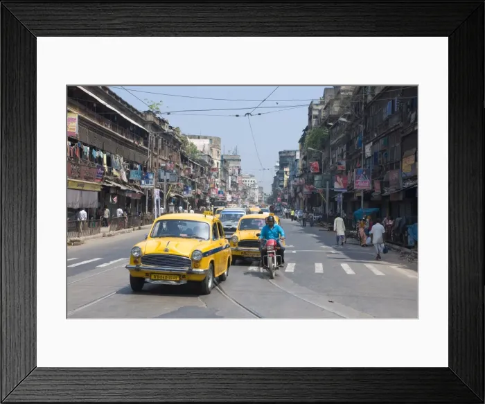 Framed Print : Street scene, Kolkata, West Bengal, India, Asia Framed Print : Street scene, Kolkata, West Bengal, India, Asia
