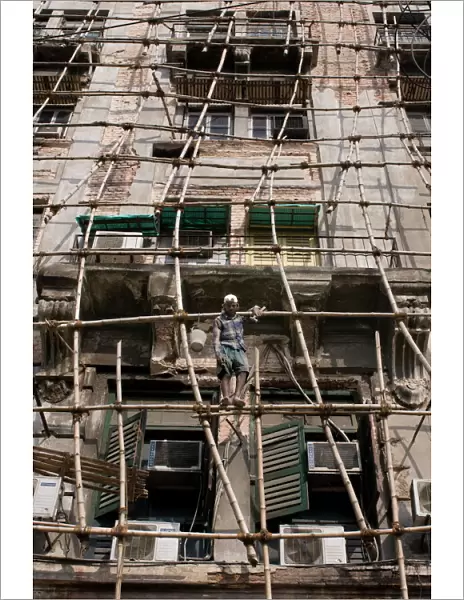 Dangerous scaffolding, Kolkata, West Bengal, India, Asia