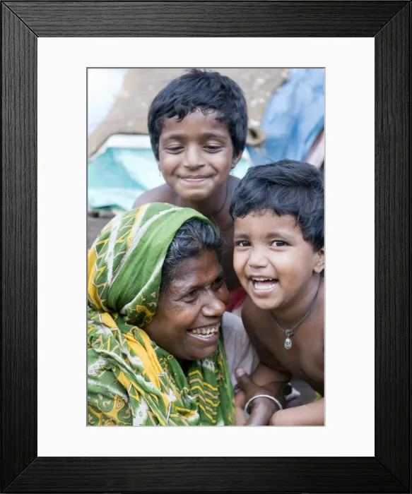 Framed Print : Indian familiy laughing, Kalighat, Kolkata, India, Asia Framed Print : Indian familiy laughing, Kalighat, Kolkata, India, Asia