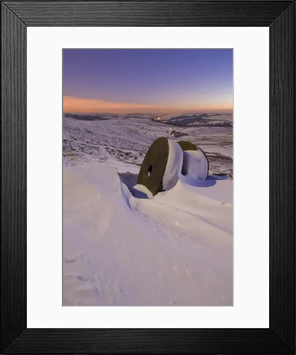 Framed Print : Wheelstones in the snow at sunset on Stanage Edge, Peak District National Park Framed Print : Wheelstones in the snow at sunset on Stanage Edge, Peak District National Park