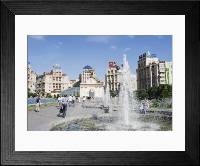 Framed Print : Maidan Nezalezhnosti (Independence Square), Kiev, Ukraine, Europe Framed Print : Maidan Nezalezhnosti (Independence Square), Kiev, Ukraine, Europe