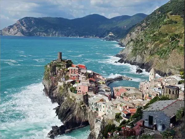 Clifftop village of Vernazza, Cinque Terre, UNESCO World Heritage Site