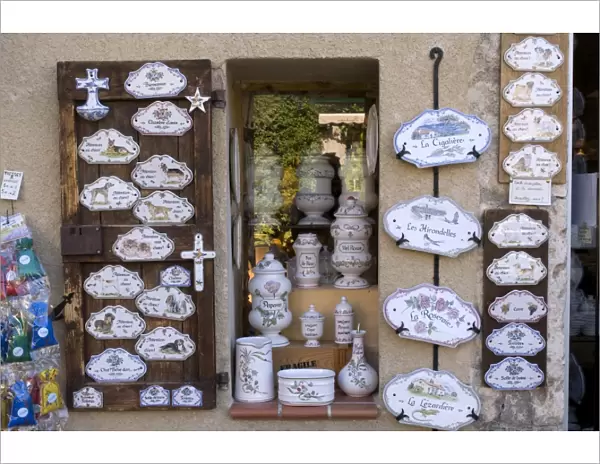 Faience pottery, Moustiers-Sainte-Marie, Alpes-de-Haute-Provence, Provence
