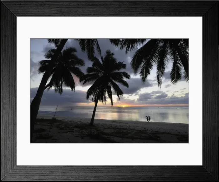 Framed Print : Couple walking on beach, Paradise Cove, Aitutaki, Cook Islands, South Pacific Ocean Framed Print : Couple walking on beach, Paradise Cove, Aitutaki, Cook Islands, South Pacific Ocean